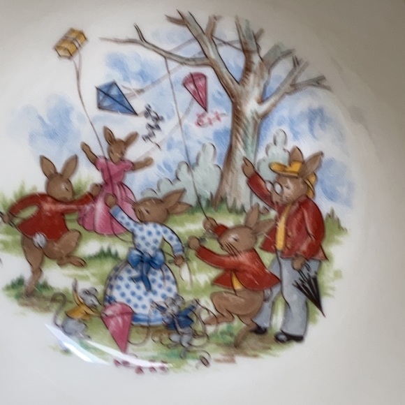 Royal Doulton Bunnykins Bowl, Flying Kites - Picture 2 of 8